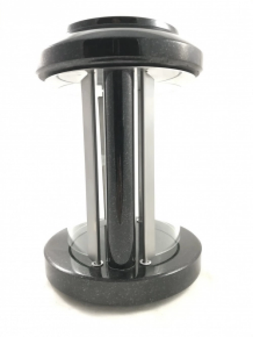 Lanterne funéraire / lampe tombale, entièrement en granit, avec 2 grandes fenêtres semi-circulaires.