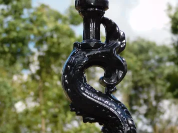 Lampadaire orné de poissons mystiques – éclairage classique