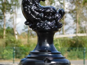 Lantaarnpaal met mystieke vis – klassieke buitenverlichting