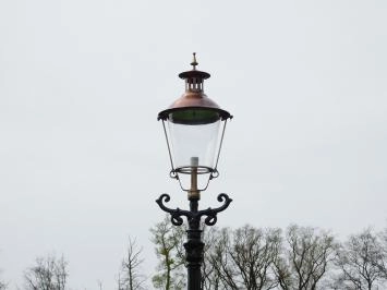 Lampe de jardin, lampadaire en fonte avec abat-jour, classique