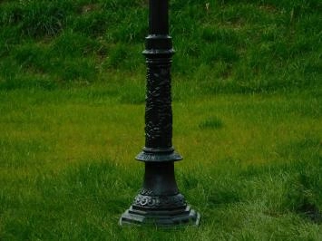Lampe de jardin, lampadaire en fonte avec abat-jour, classique