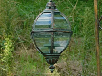 Windlaterne mit Schwan – Metalllaterne auf Ständer – 102 cm