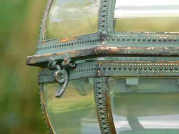 Windlaterne mit Schwan – Metalllaterne auf Ständer – 102 cm