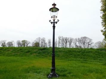Lampe de jardin, lampadaire en fonte avec abat-jour, classique