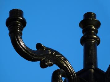 Lustre lanterne pour 5 lampes – 42 x 73 cm – aluminium noir