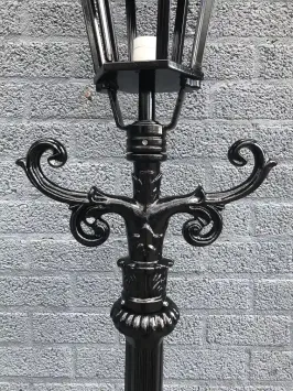 Lampadaire classique avec couronnes – 225 cm – aluminium