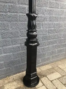 Aluminium lantaarnpaal – 225 cm – sierlijke kronen