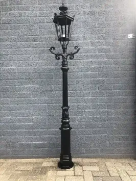 Aluminium lantaarnpaal – 225 cm – sierlijke kronen