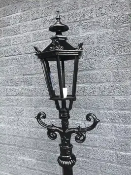 Aluminium-Laternenmast – 225 cm – verzierte Kronen