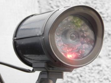 Kamera-Attrappe, Überwachungskamera (drahtlos) von GRÜNDIG