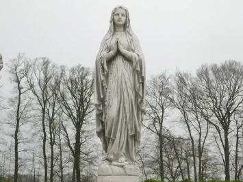 Marienstatue auf Sockel – 190 cm – Stein – Unsere Liebe Frau