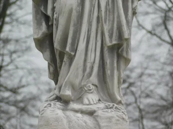 Statue de Marie sur piédestal – 190 cm – pierre – Notre-Dame