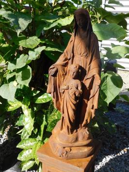 Jungfrau Maria mit Kind, Vollsteinoxid auf rh-Sockel