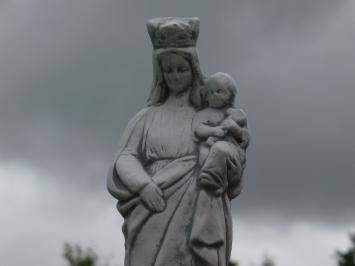 Maria mit Kind im Arm, Vollstein, unbehandelt