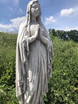 Maria - stenen beeld - 130 cm - klassiek wit - in detail