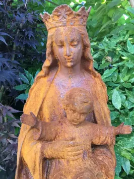 Gartenstatue der Maria mit Jesus - gusseiserne Madonna
