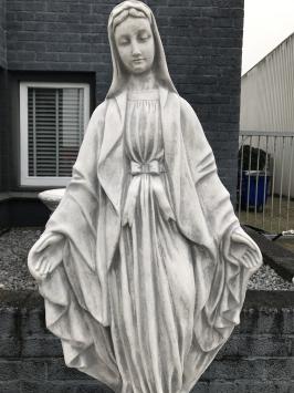 Maria auf einem Sockel, Gartenstatue Maria, Steinstatue, groß