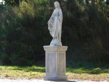 Marienstatue auf Steinsockel – religiöse Gartenfigur – 110 cm