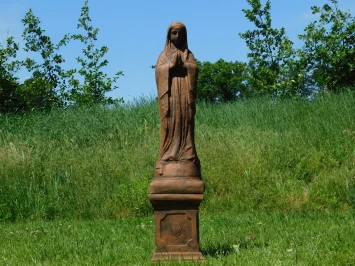 Maria - auf Sockel - Stein - 129 cm - Oxid - detailliert