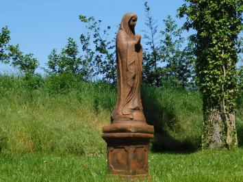 Marienstatue auf Sockel – 128 cm – Massiver Oxidstein – Betende Maria