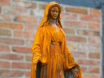 Gusseiserne Gartenstatue der Maria, Kirchenstatue