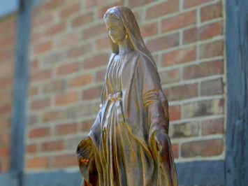 Statue de Marie – pierre – finition oxydée – 93 cm – classique