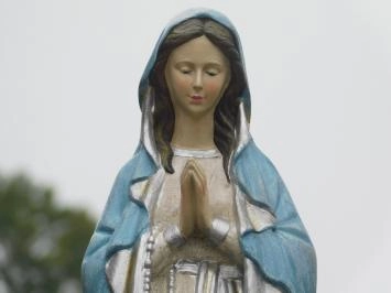 Maria - met rozenkrans - polystone beeld - 50 cm - in kleur