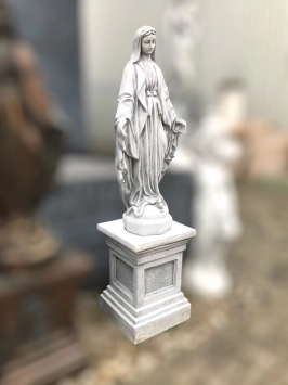 Maria auf Podest - Stein - 175 cm - klassisch weiß - im Detail