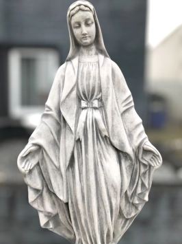 Maria sur piédestal - pierre - 175 cm - blanc classique - en détail