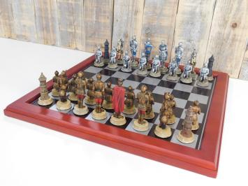 Een schaakspel met als thema: 'MEDIEVAL KNIGHTS', fraaie schaakstukken als middeleeuwse ridders