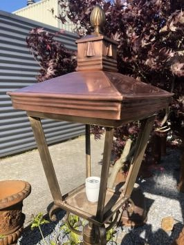 Koperen lamp, staande tuinlamp, borderlamp