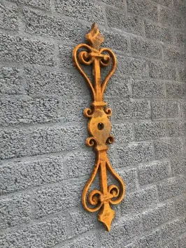 Muuranker van gietijzer - antieke wandanker - 76 cm