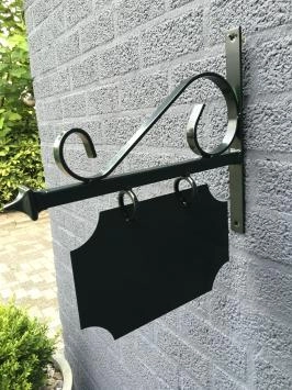 Zwarte naambord - gevelbord - metalen en klassieke decoratie