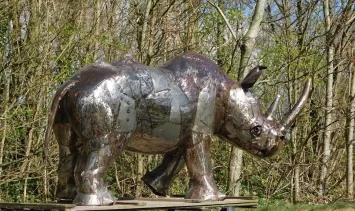 Neushoorn 'Afiah' – 210 cm – metaal – Afrikaans handwerk