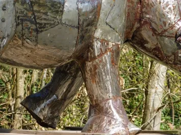 Nashorn „Afiah“ – 210 cm – Metall – Afrikanische Handwerkskunst