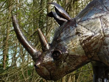 Metallenes Nashorn – 210 cm – authentisch – handgefertigt