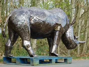 Nashorn Aitan – 250 cm – Metall – handgefertigt in Afrika