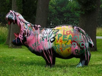 Nijlpaard street art beeld – 95 cm – polystone – kunstwerk