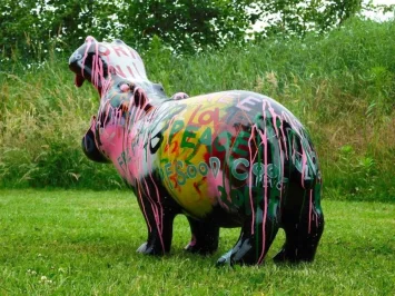 Nilpferd-Straßenkunstskulptur – 95 cm – Polystone – Kunstwerk
