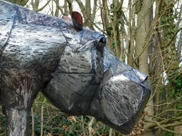 Metallenes Nilpferd „Akua“ – Afrikanische Handwerkskunst – 190 cm