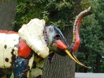 Kleurrijke metalen olifant Chidi – uniek beeld van 90 cm