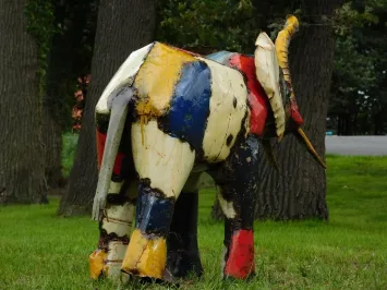 Chidi, l'éléphant en métal coloré – statue unique de 90 cm