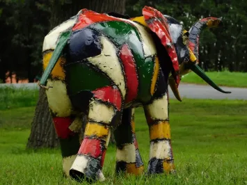 Statue éléphant de jardin Abeo – métal coloré – 96 cm