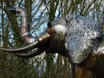 Metallelefant „Jamar“ – 225 cm – lebensgroß – aus Afrika