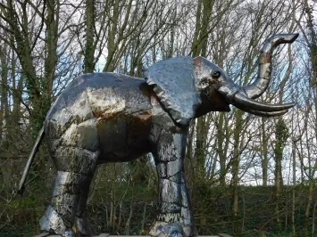 Metalen olifant – 225 cm – levensgroot – krachtige decoratie