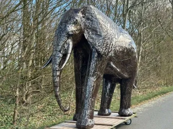 Elefant „Zarina“ – Afrikanische Handwerkskunst – Metall – 210 cm