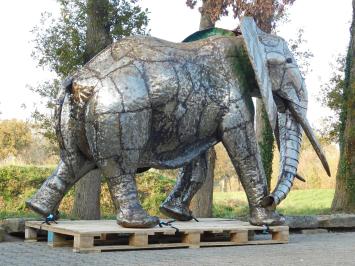 Realistisch beeld van een olifant, tuinbeeld olifant, metaal