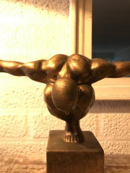 Sculptuur, beeld van een Olympian Man, atletische man