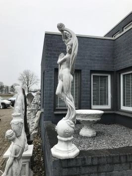 Femme au foulard - statue en pierre - 192 cm - blanc classique