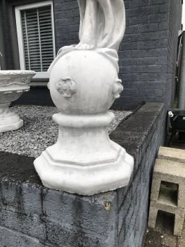 Femme au foulard - statue en pierre - 192 cm - blanc classique